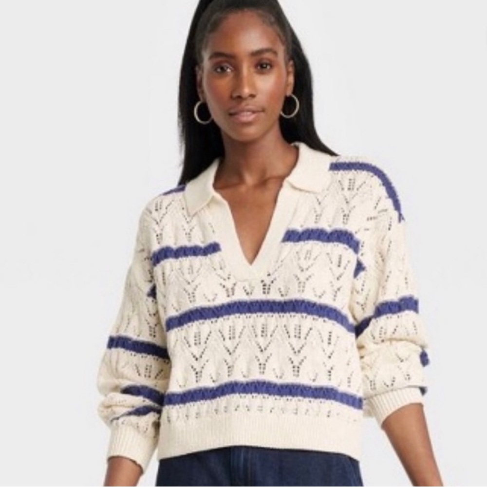 Universal Thread Cream Open-Knit V-Neck Sweater with Blue Stripes
